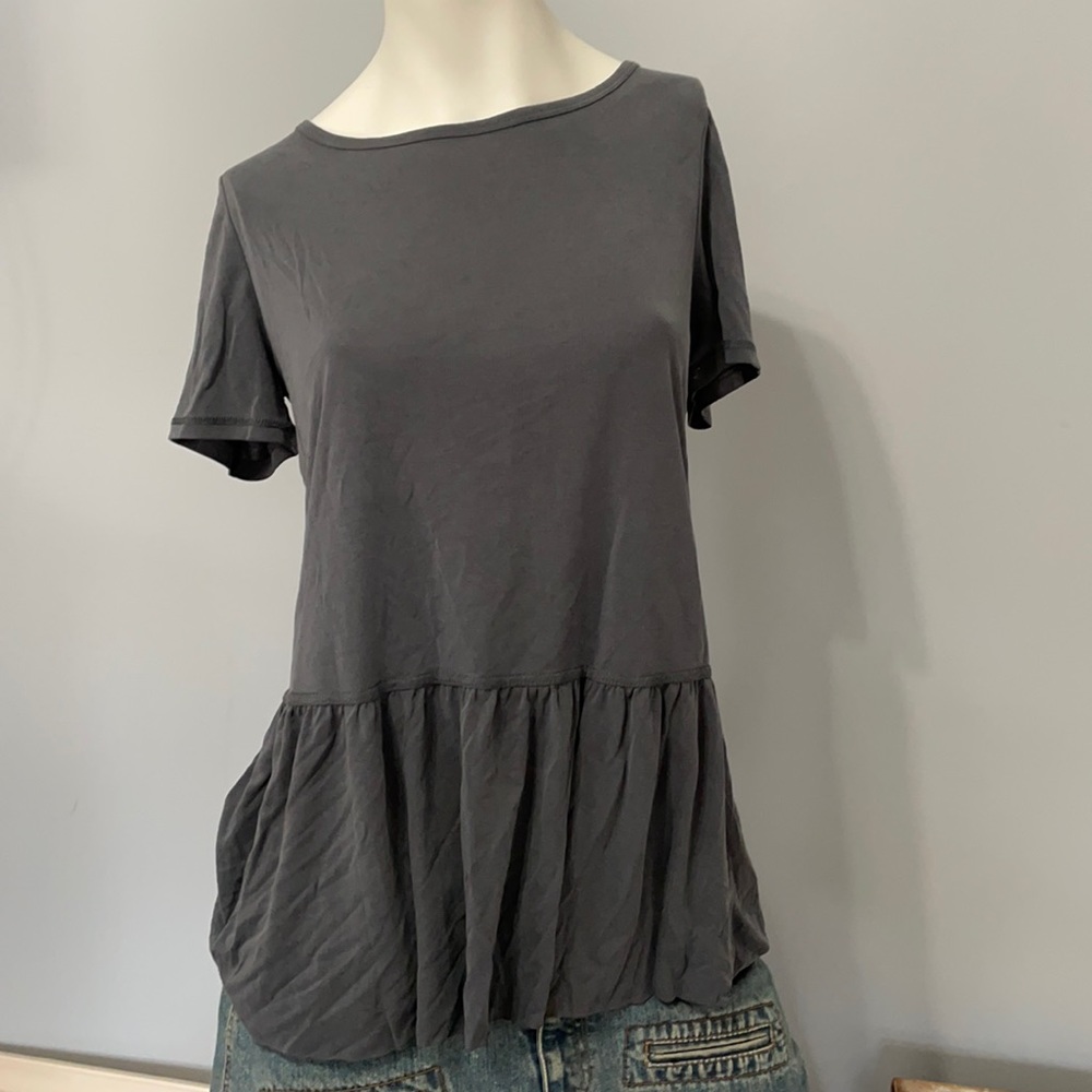 Mote Cute Top with Lace Up Back and ruffle. Size Small. Bundle & Save!